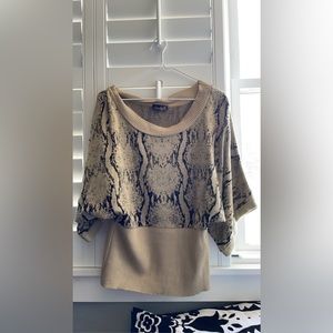 Women’s medium brown printed sweater